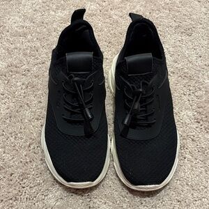 Cushionaire black and white chunky sneakers